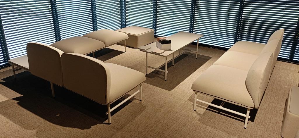 komfortowe sofy Nebula poczekalnia gabinet salon urody